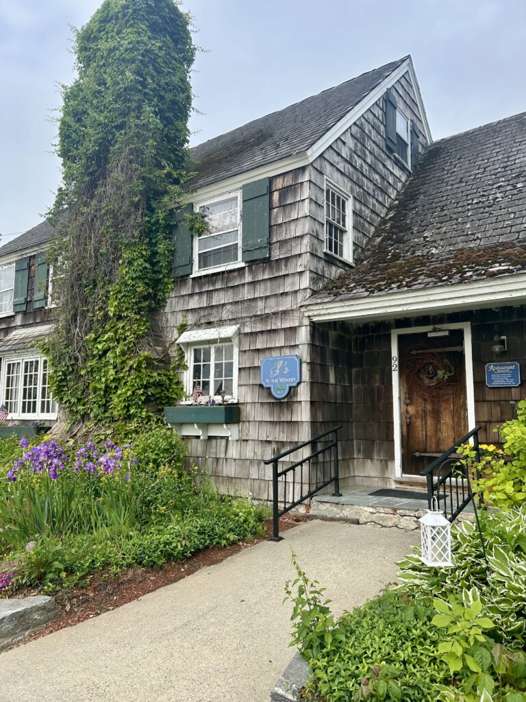 J's Restaurant spring outside